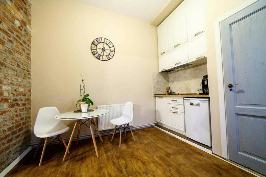 Charming Apartment In Historical City Center Timişoara Eksteriør billede